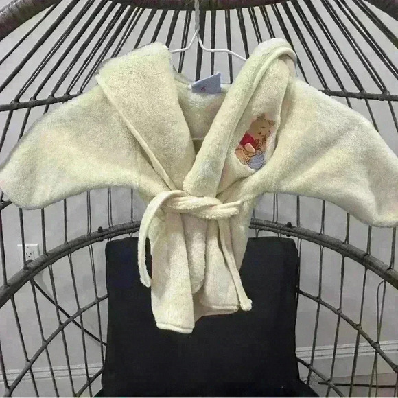 Disney Baby Hooded Winnie the Pooh’s ‘Pooh’ 2 pocket robe  3-6mo Great condition - Picture 4 of 7